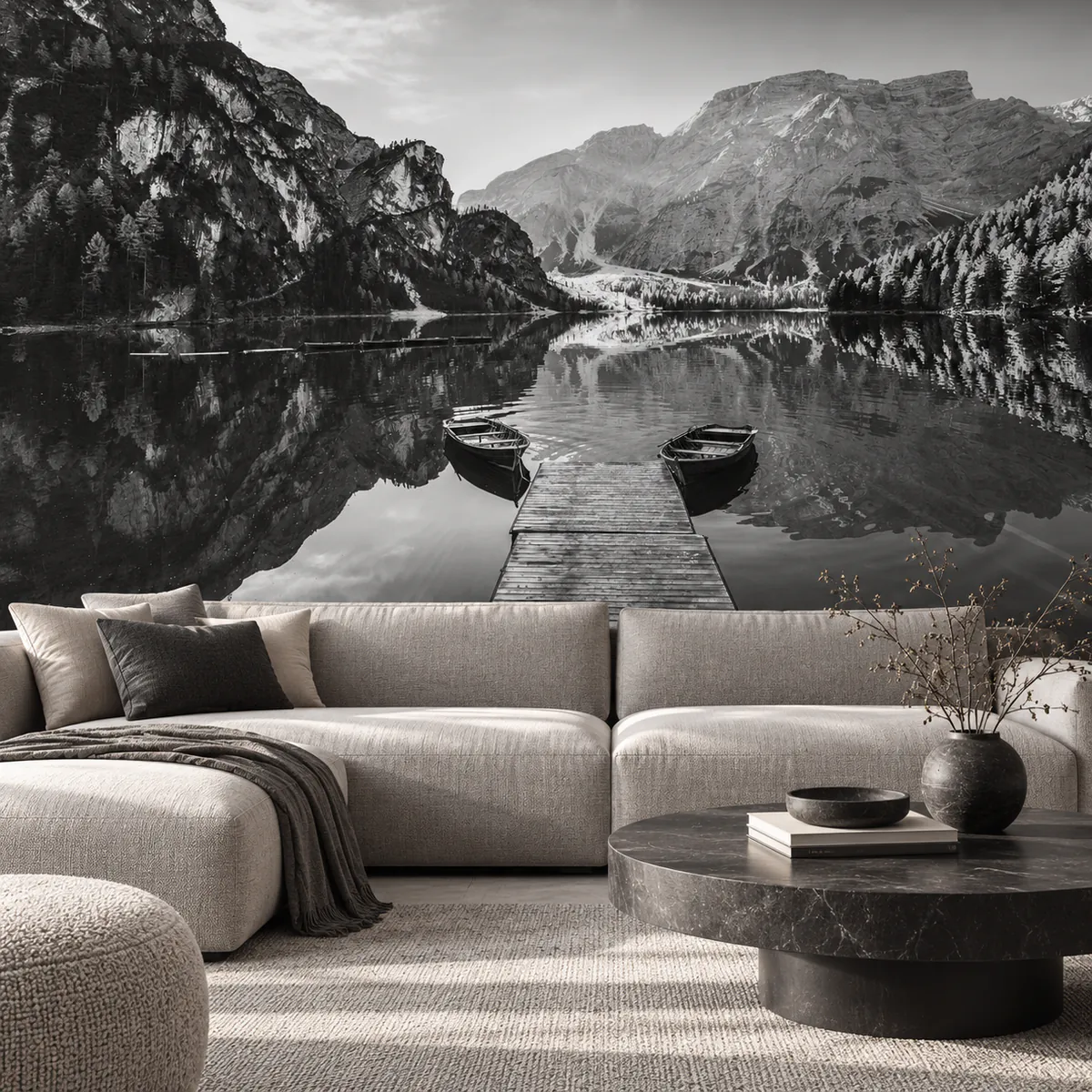 Lac, montagnes et barques en noir et blanc